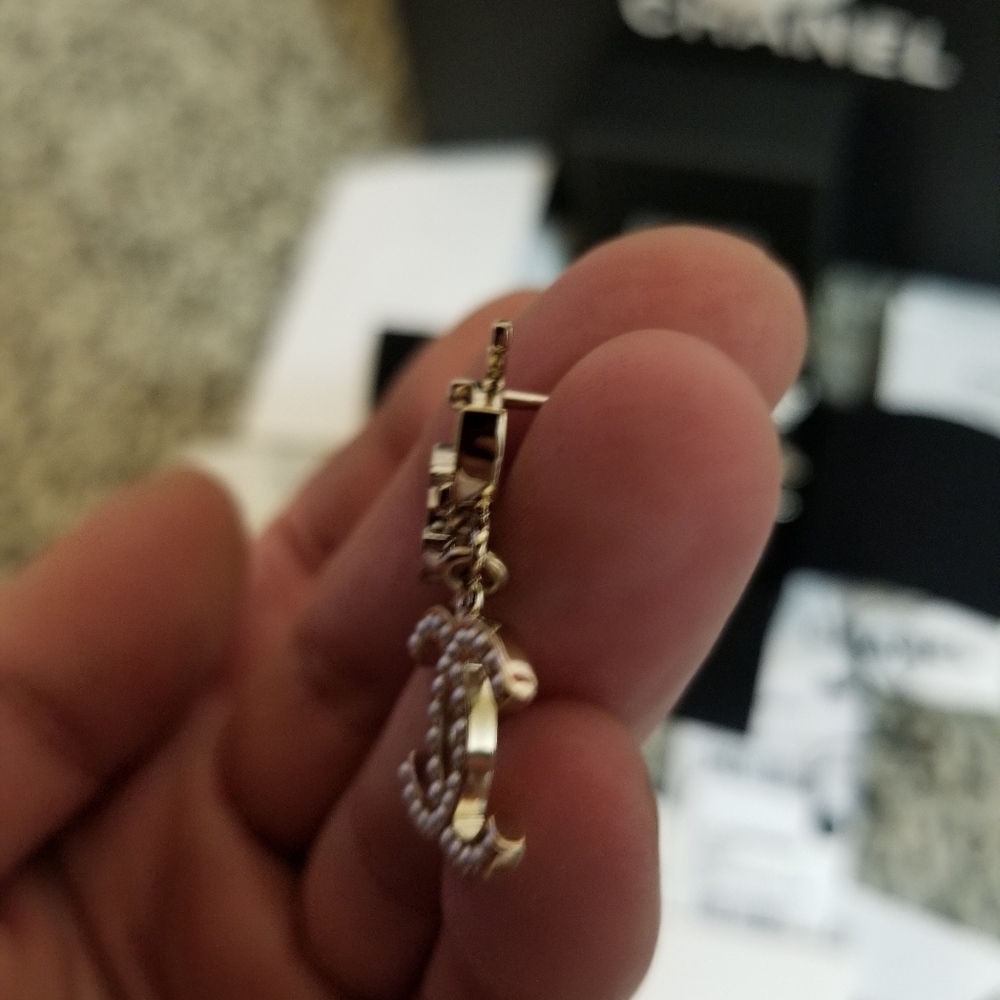 HOSTPICK!!!Chanel Metiers d’Art drop earrings - Picture 11 of 17